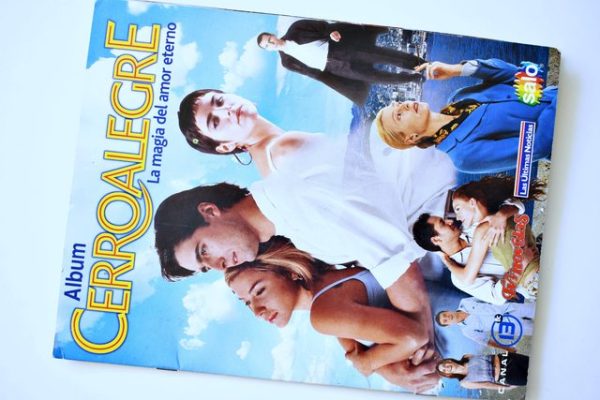 Cerro Alegre La Magia del Amor Eterno (Salo, 1999): Tiene 58 Láminas