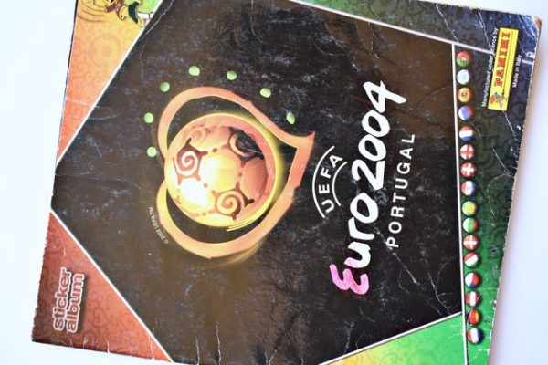 UEFA Euro 2004 Portugal (Panini, 2004): Tiene 6 Láminas