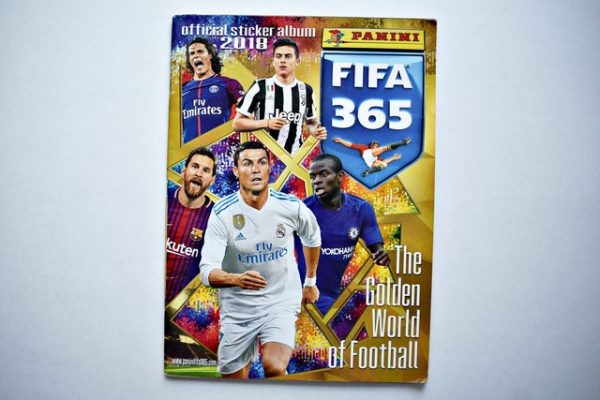 FIFA 365 2018 (Panini, 2017): Tiene 340 Láminas