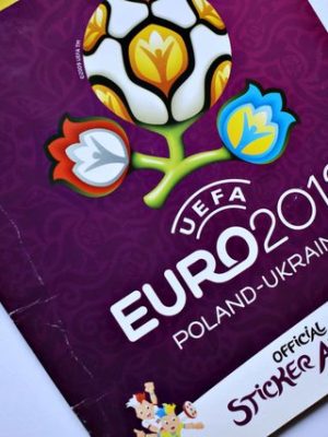 UEFA Euro 2012 Poland - Ukraine (Panini, 2012): Tiene 179 Láminas