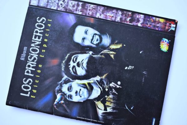 Los Prisioneros (Salo, 2003): Tiene 24 Láminas