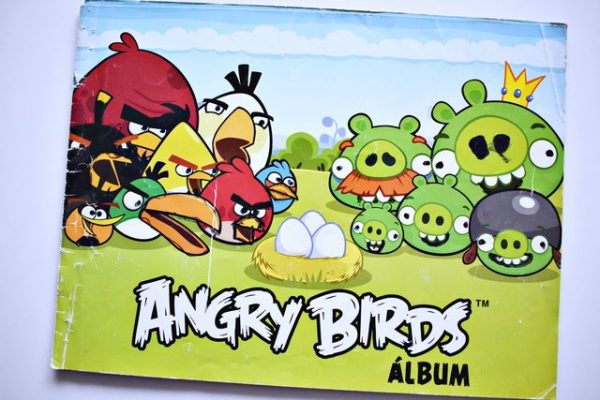 Angry Birds (Klu, 2012): Tiene 95 Láminas