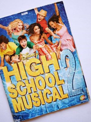 High School Musical 2 (Salo, 2007): Faltan 16 Láminas