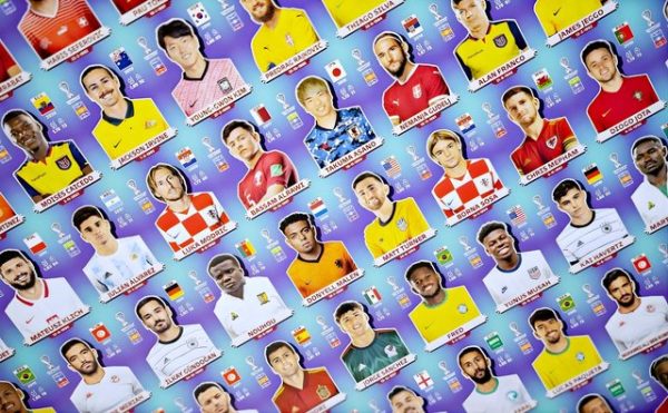 Copa Mundial 2022 Qatar: Set 80 Láminas Moradas [Sin Repetir]